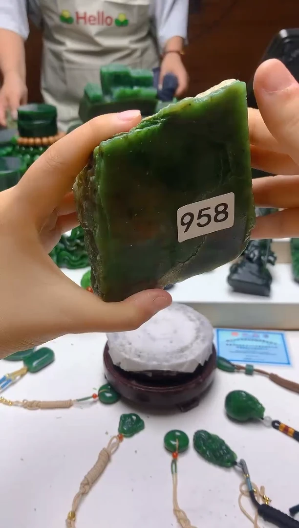 未镶嵌和田玉（碧玉）珠宝半成品0
