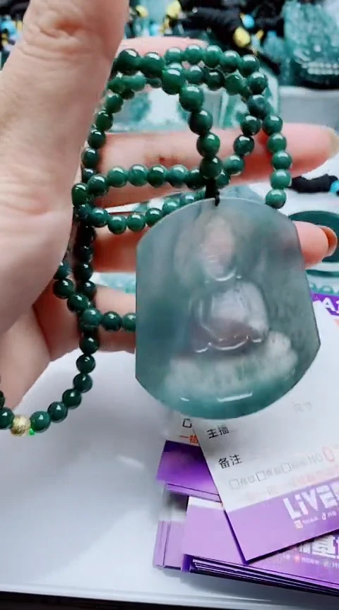 颈饰未镶嵌翡翠                      一套