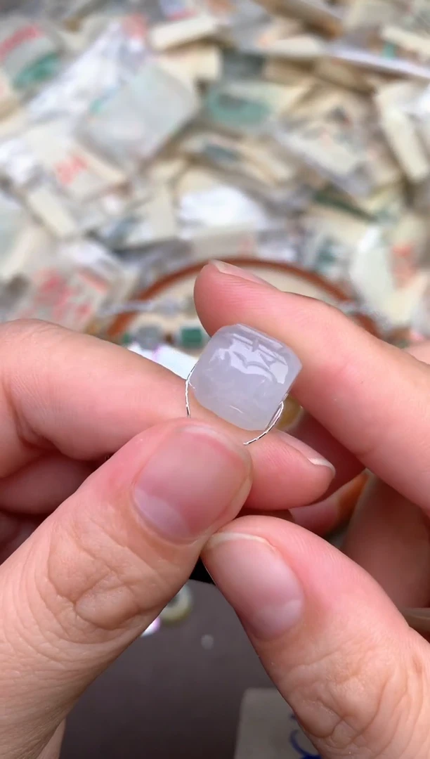 未镶嵌挂件翡翠 —
