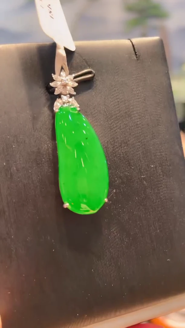 翡翠18K金镶嵌颈饰翡翠A37