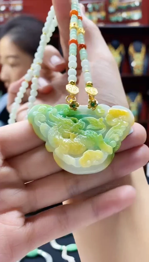 颈饰未镶嵌翡翠吊坠