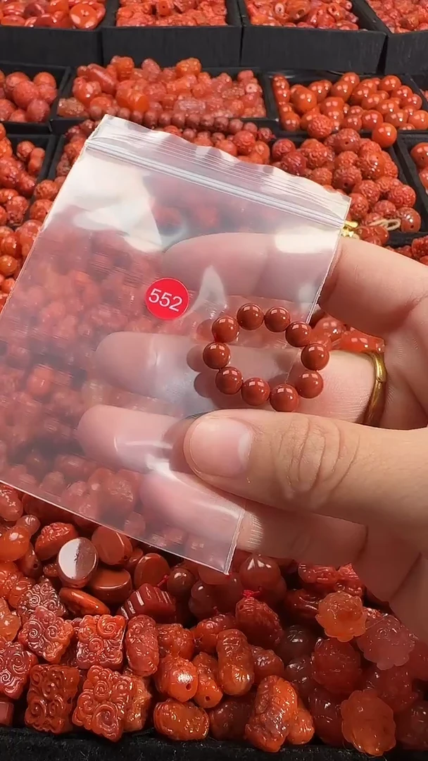 颈饰未镶嵌南红玛瑙1