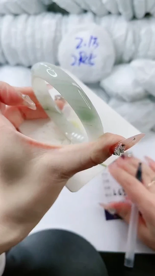 【闪购商品】石英质玉手镯未镶嵌多样性发货L635