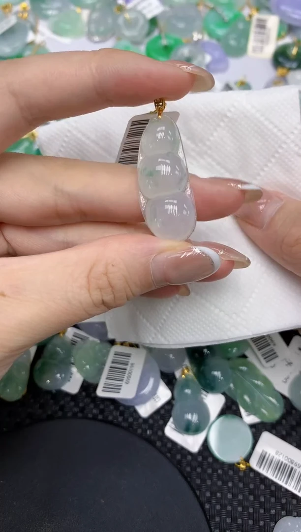颈饰18K金镶嵌翡翠111111