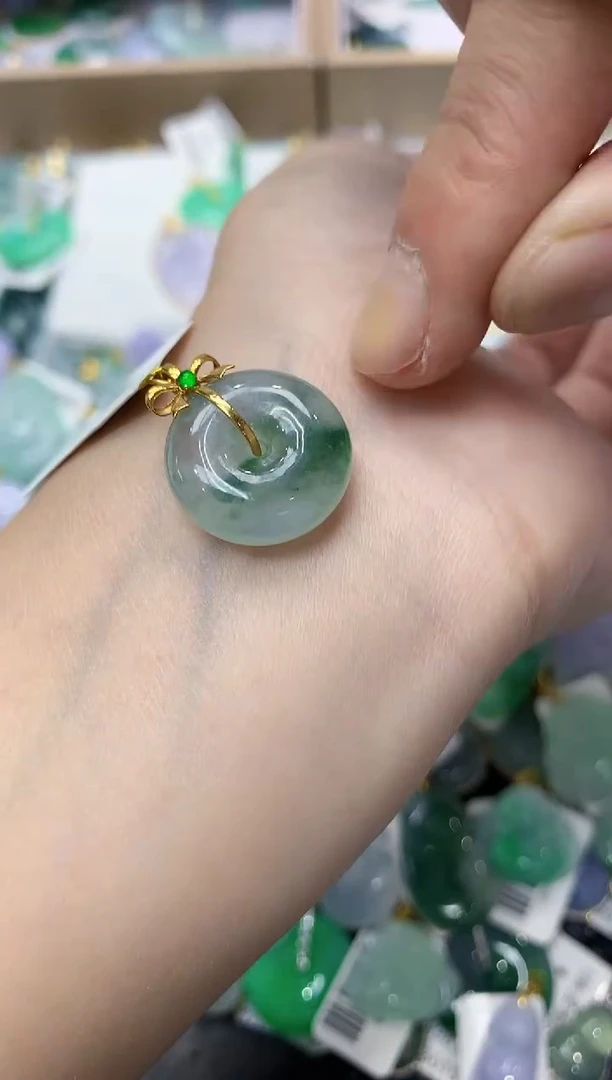 翡翠18K金镶嵌颈饰111111111