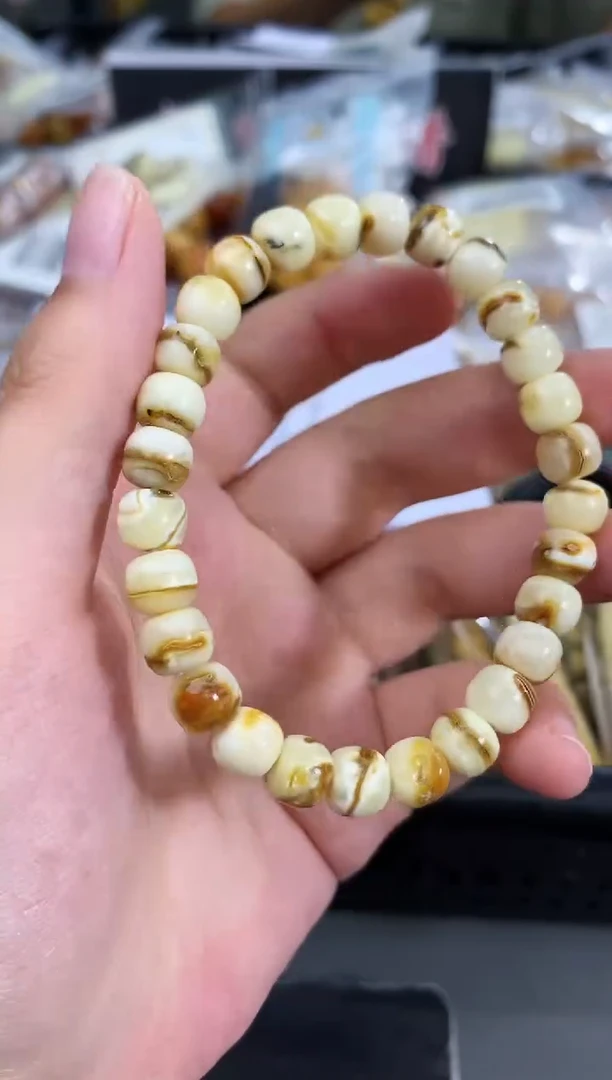 未镶嵌琥珀珠宝奇石97