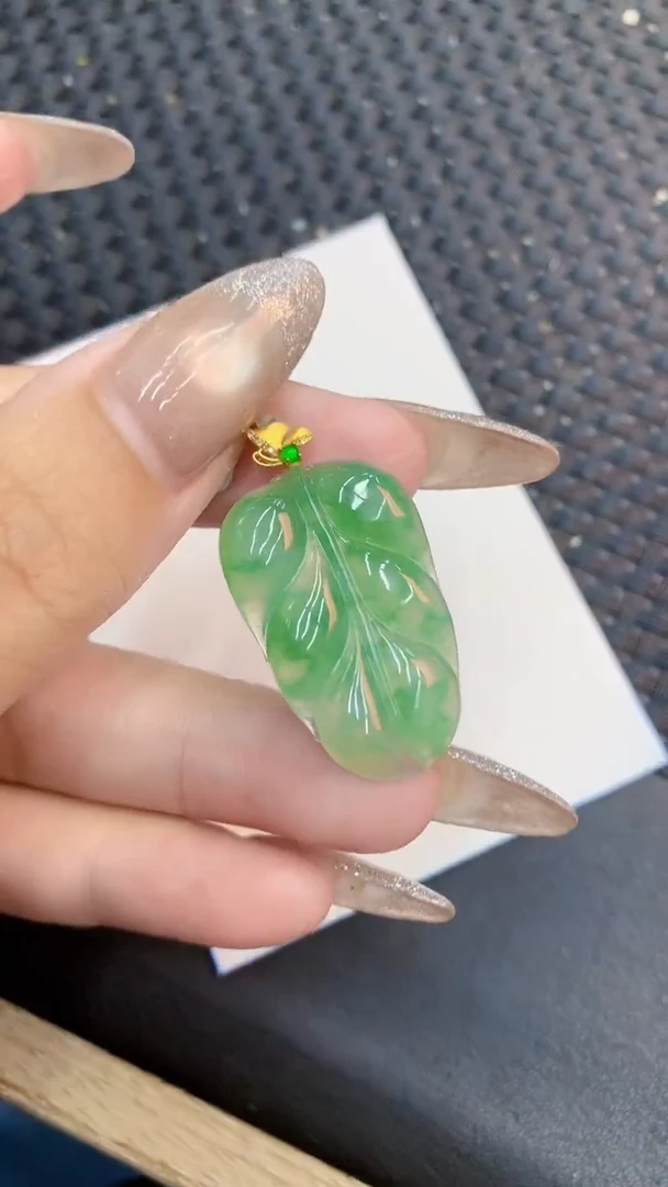 颈饰18K金镶嵌翡翠1