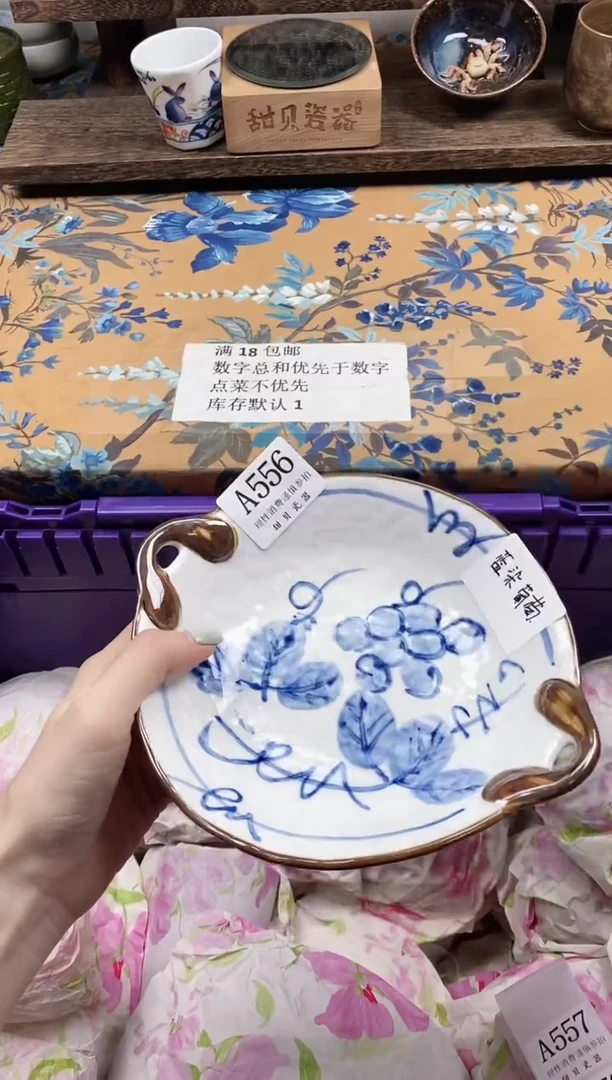 瓷片猪*3                A556