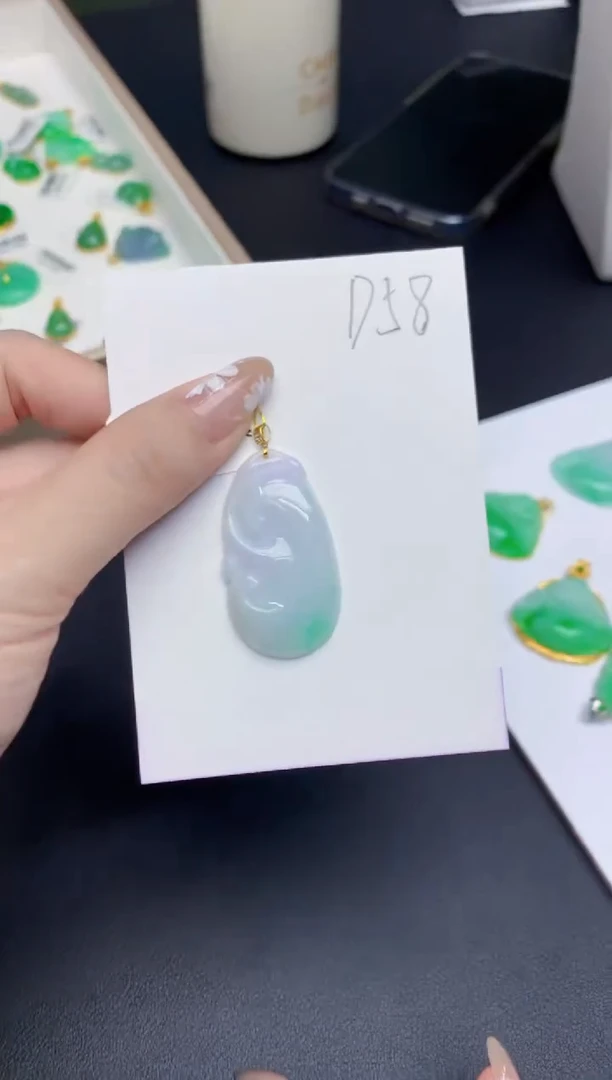 翡翠18K金镶嵌颈饰11111111