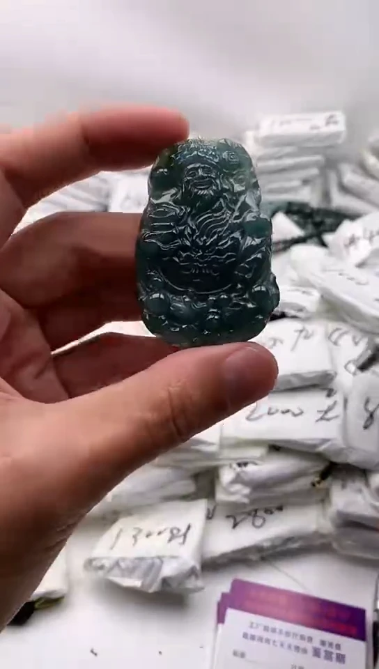 翡翠未镶嵌颈饰财神爷【品质一般介意慎拍】