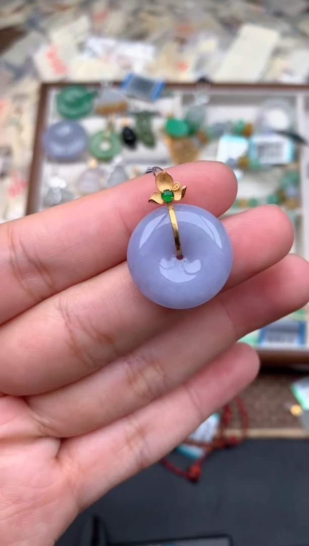 18K金镶嵌挂件翡翠一