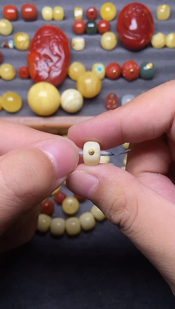 蜜蜡18K金镶嵌珠宝奇石10mm