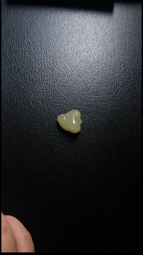 颈饰未镶嵌和田玉兔子