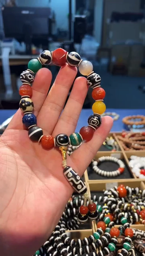 未镶嵌手串玛瑙/玉髓（覆膜）14+多宝手持