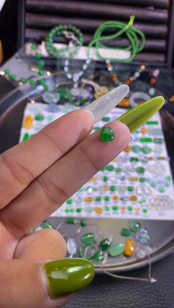 翡翠挂件未镶嵌珠子