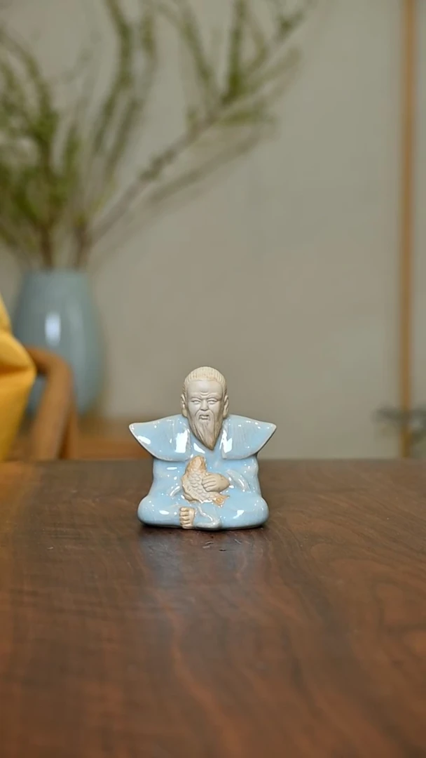 渔翁 天青 微瑕 无款