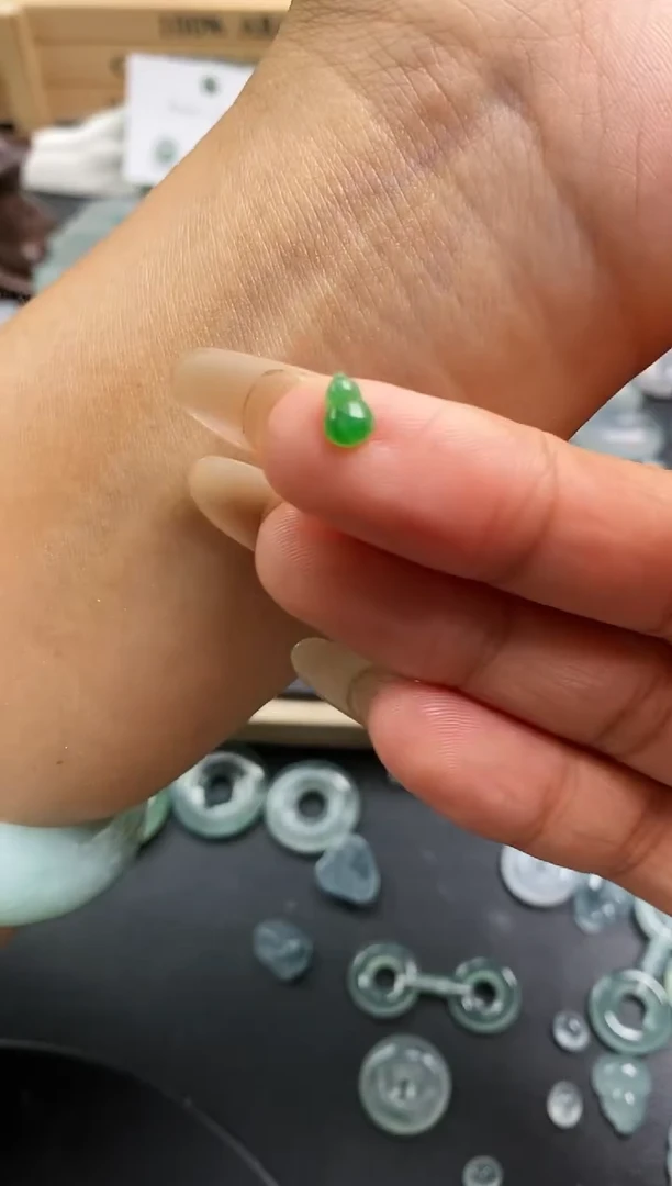 裸石翡翠漂****欢葫芦 买断  定向 漂亮美女心想事成健康快