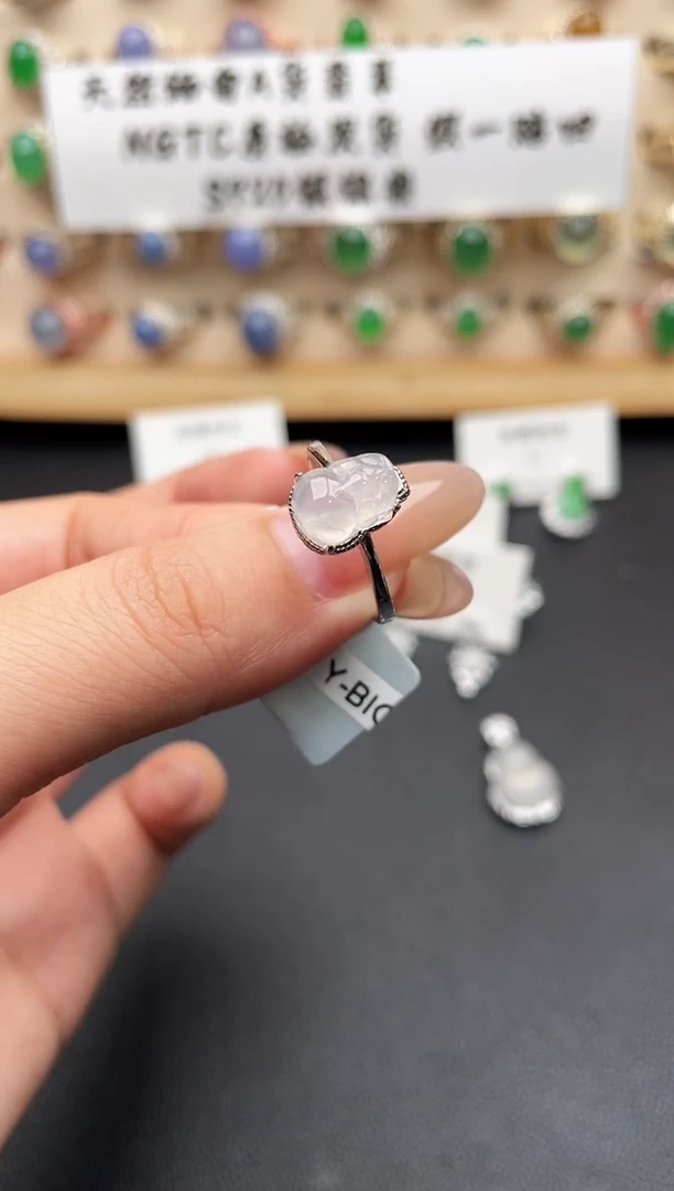 未镶嵌戒指翡翠一物一证一礼盒