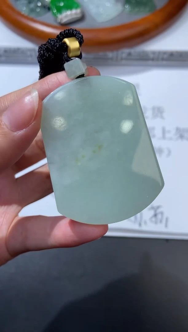 未镶嵌挂件翡翠376667    多人