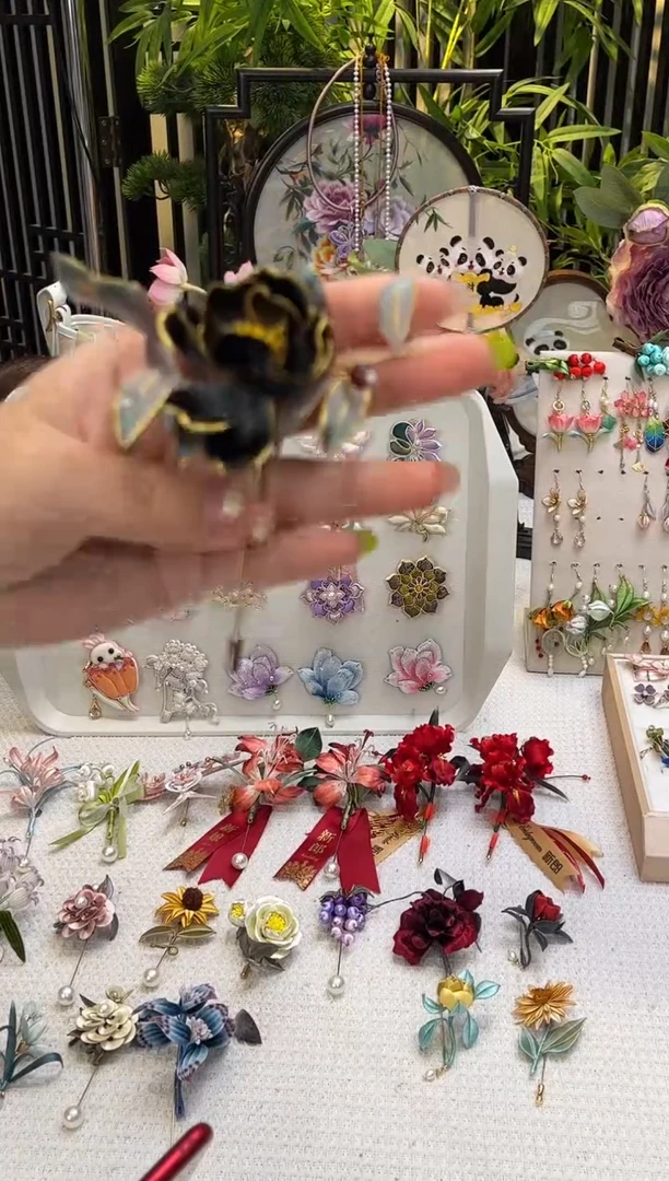 织绣l****n非遗绒花苏绣饰品