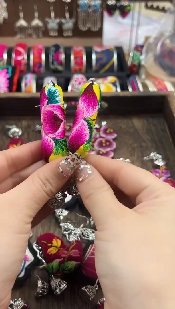 【闪购商品】织绣民族风老绣饰品056