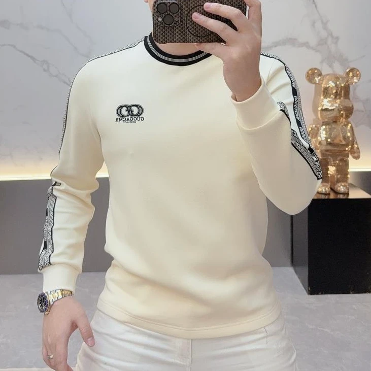 潮牌2025秋季新款时尚经典圆领长袖卫衣百搭徽章青年简约男打底衫