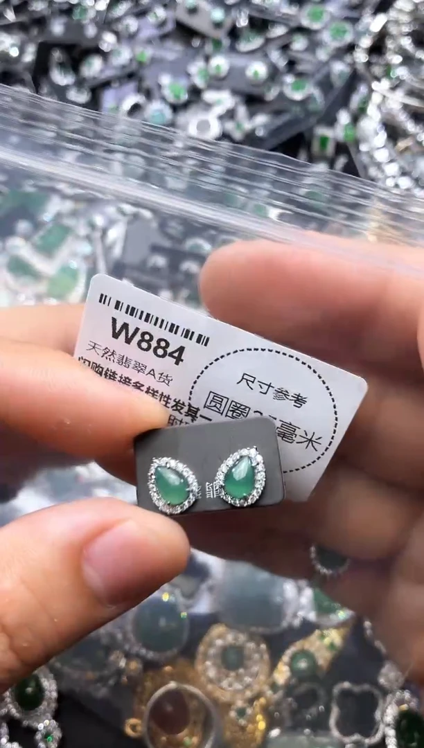 翡翠未镶嵌颈饰W884耳钉