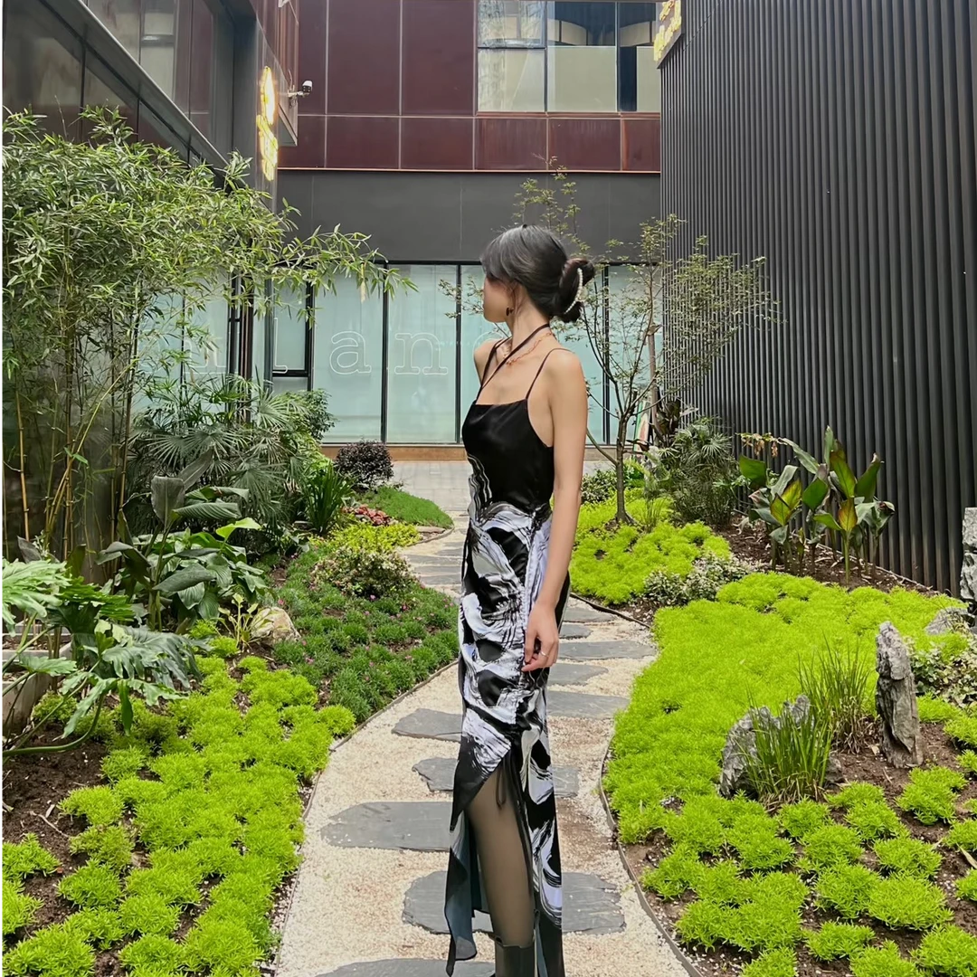 原创小众设计轻奢高级感黑白印花吊带连衣裙
