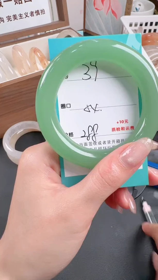 未镶嵌手镯石英质玉39