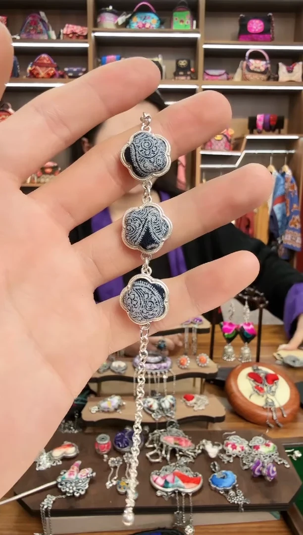 【闪购商品】织绣121蒙阿苏苗绣传承