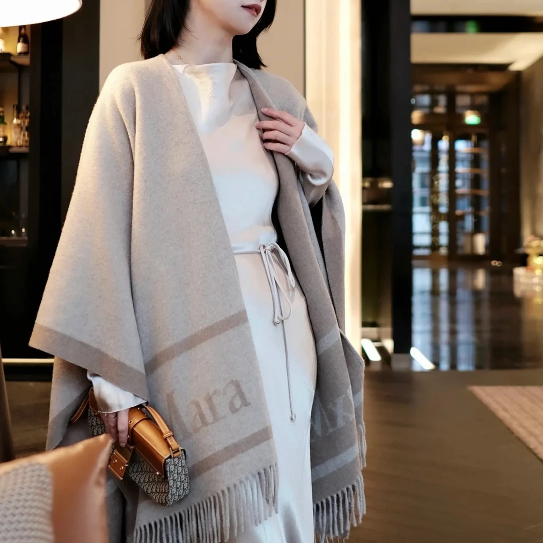 未使用 MaxMara 徽标中长款流苏斗篷披风 女款