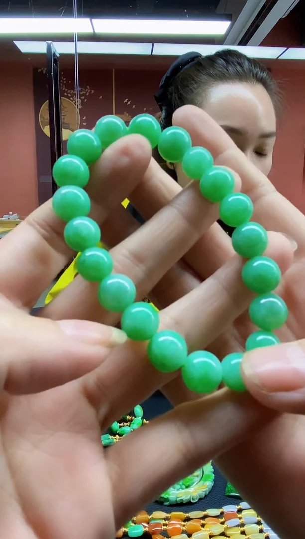 颈饰未镶嵌翡翠手串lj