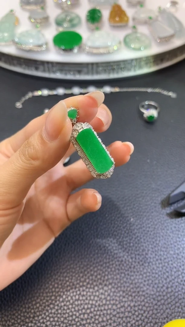 翡翠18K金镶嵌吊坠(不含链)A66翡翠