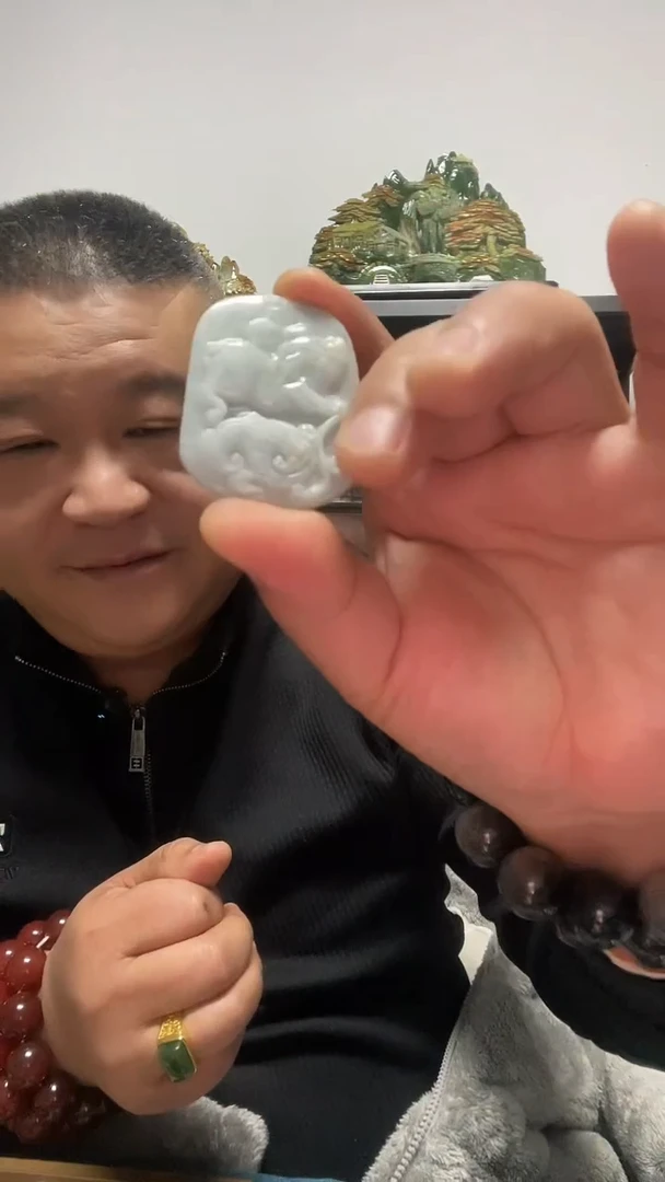 吊坠(赠链)未镶嵌翡翠生肖猪牌吊坠