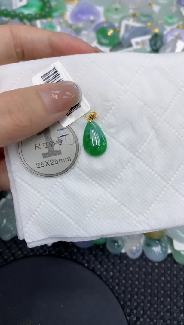 颈饰18K金镶嵌翡翠111111111