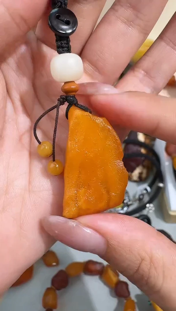 未镶嵌琥珀裸石琥珀