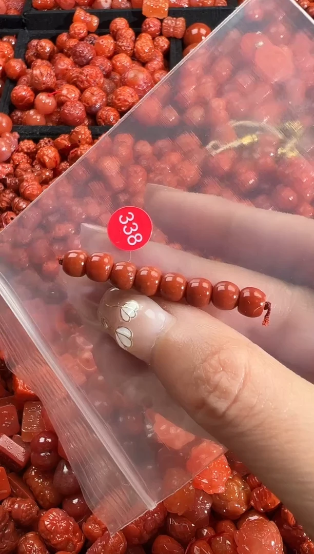 颈饰未镶嵌南红玛瑙1