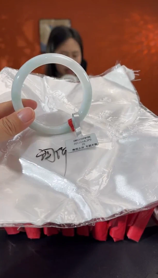 未镶嵌手镯翡翠过***天2        圈口59