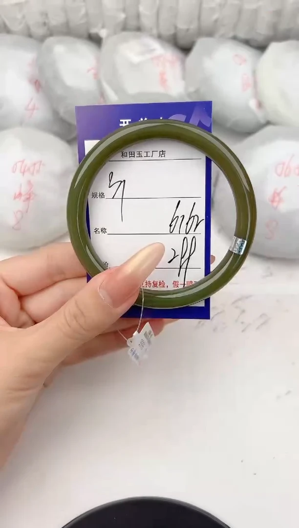 和田玉手镯未镶嵌31颜色微差无瑕疵