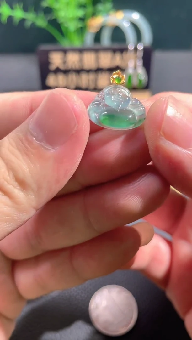 翡翠18K金镶嵌颈饰翡翠