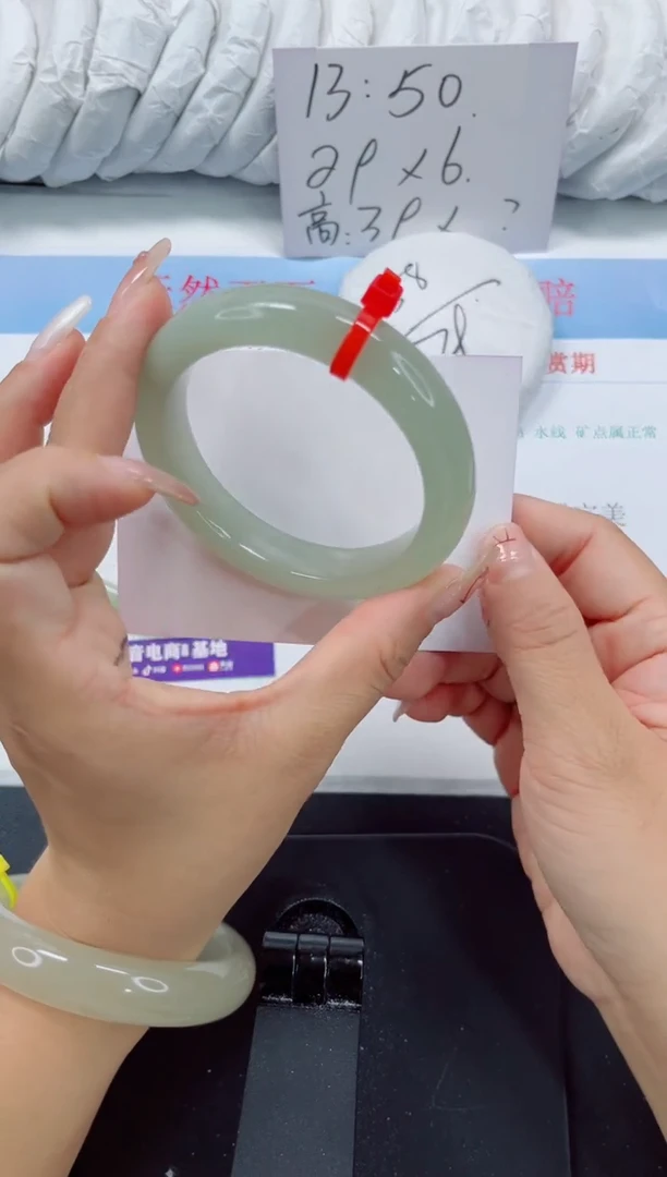 未镶嵌手镯石英质玉37-56.3