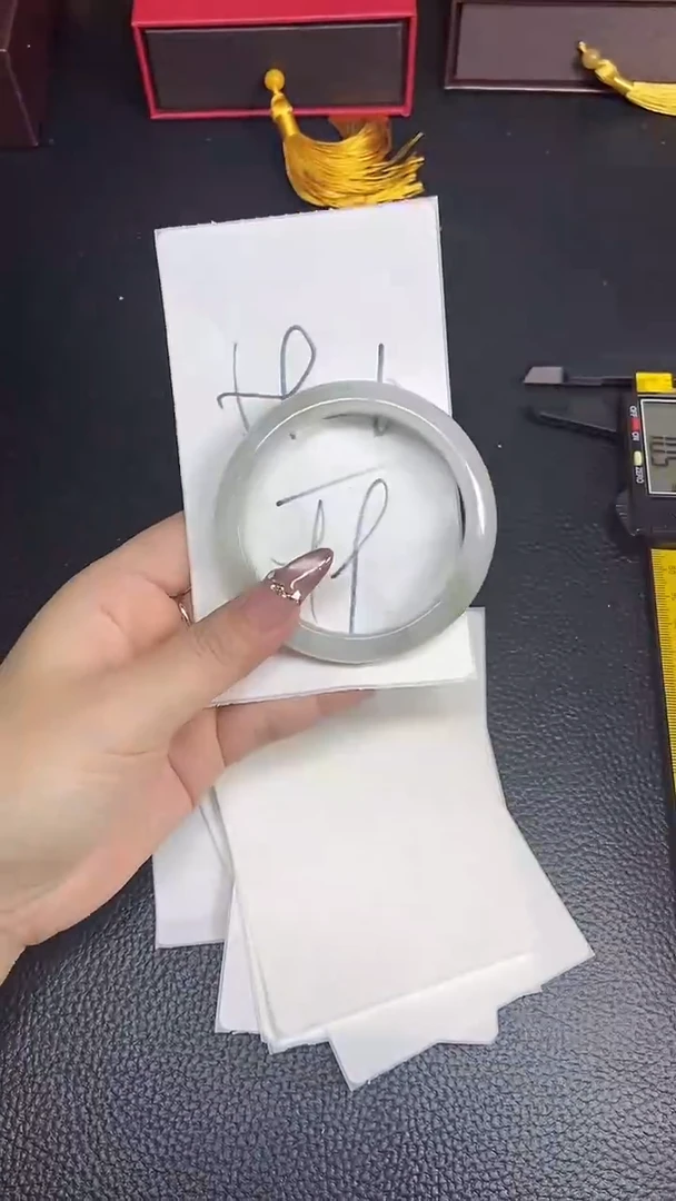 未镶嵌手镯石英质玉 时尚手镯时尚美人镯