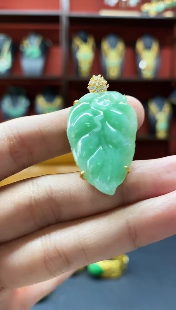 颈饰未镶嵌翡翠吊坠