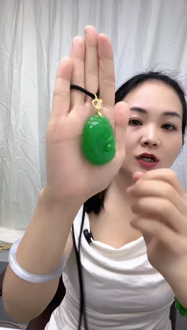 颈饰未镶嵌翡翠阳绿如意