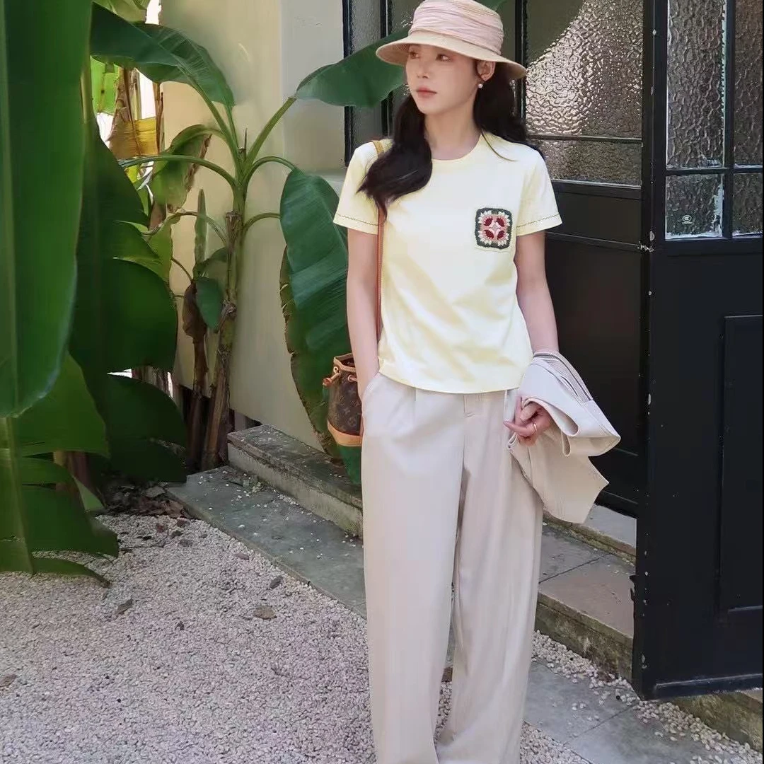 以赛亚 法式浪漫 25年HZ春夏舒适女款立体刺绣圆领短袖T恤2589