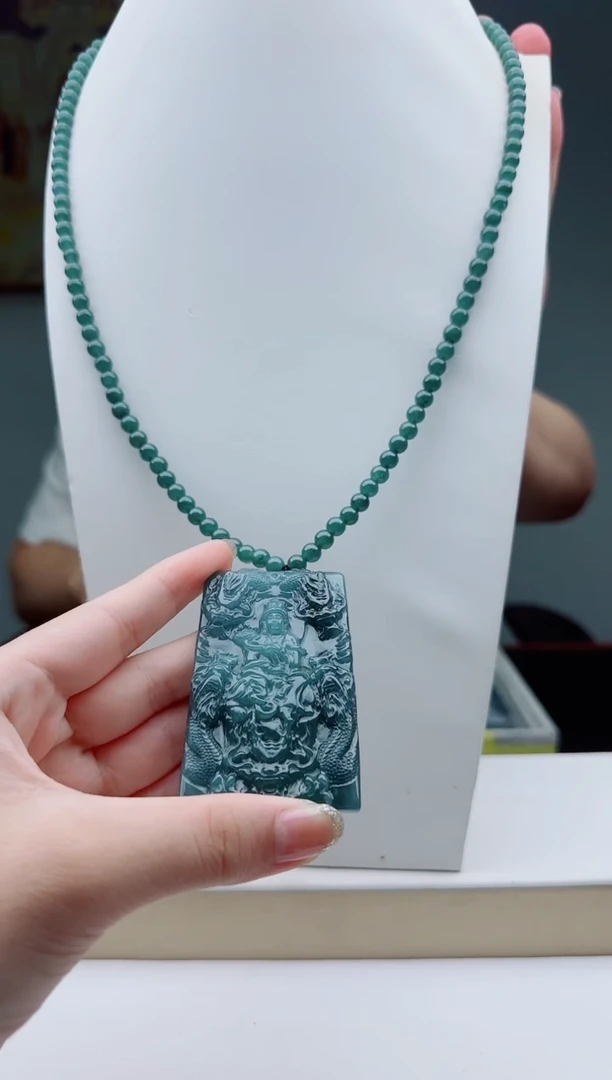 颈饰未镶嵌翡翠多样性发其一（龙蛇普贤）