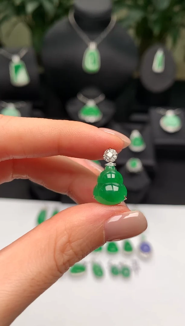翡翠18K金镶嵌吊坠(不含链)绿葫芦