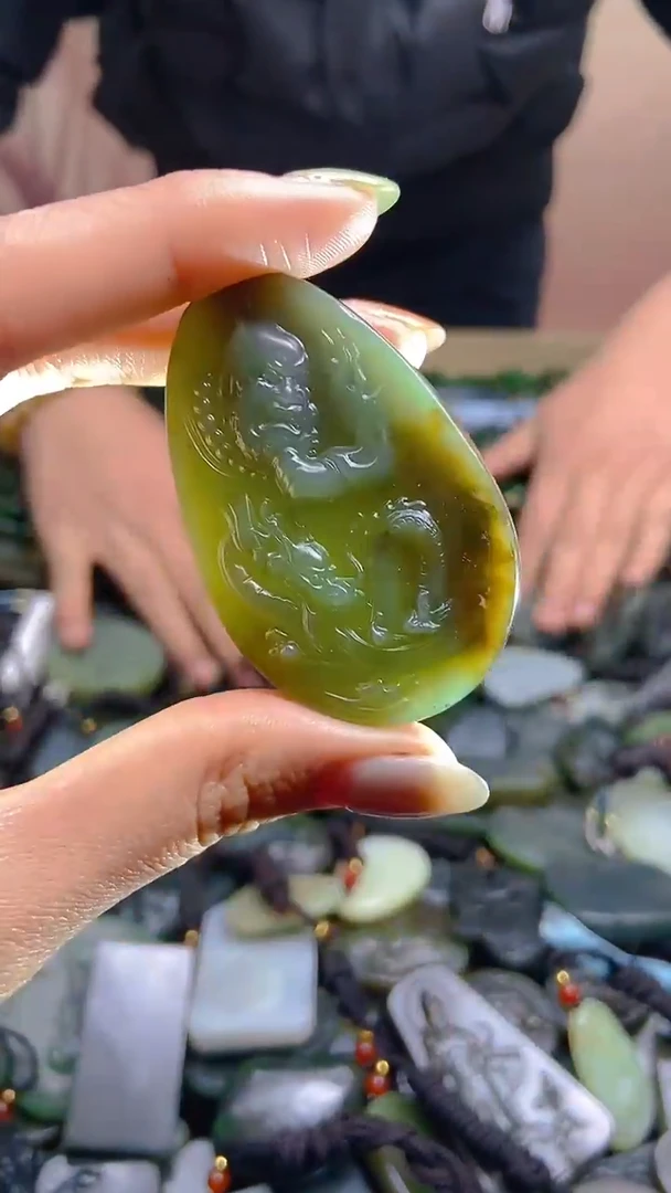 颈饰未镶嵌和田玉1