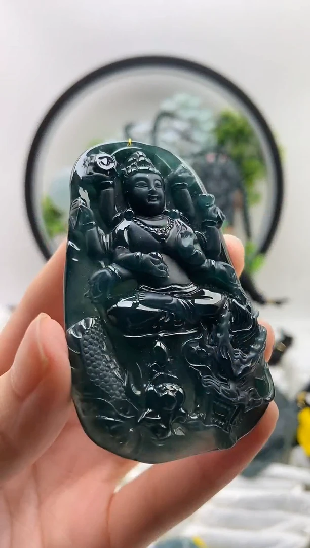 翡翠未镶嵌颈饰千手观音