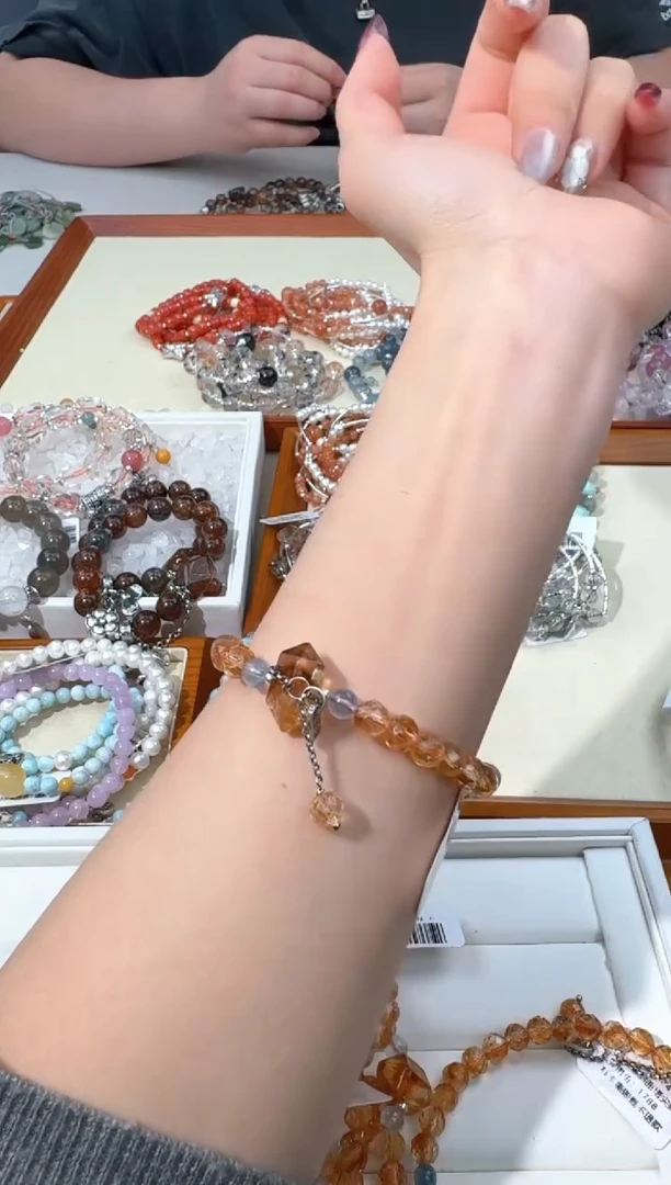 【闪购商品】水晶手串银S925镶嵌F045黄阿塞钻切设计款